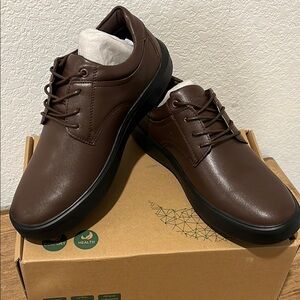 Brown Leather Oxford Shoes with Classic Design